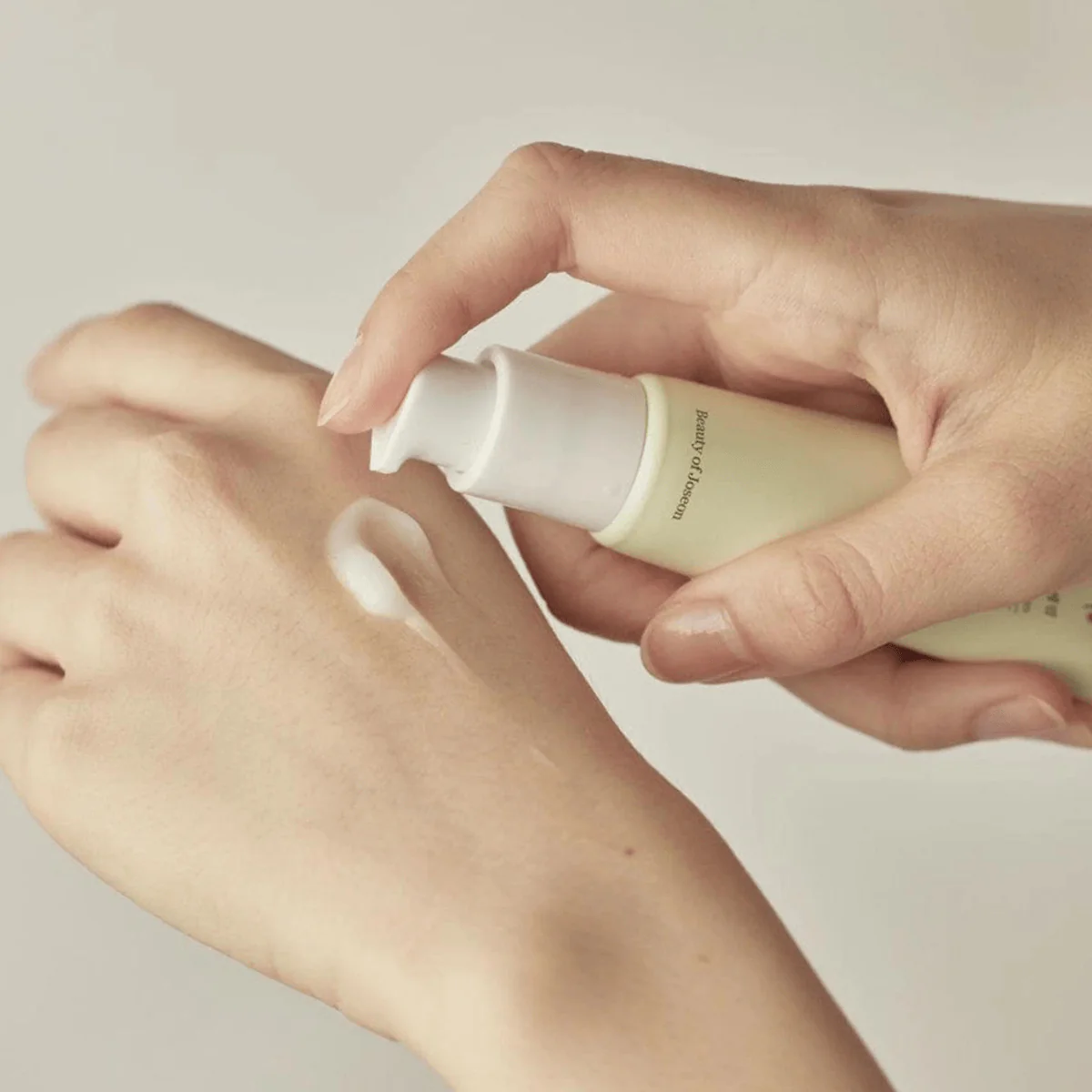 Light On Serum: Centella + Vitamin C - 30 ml - Image 3